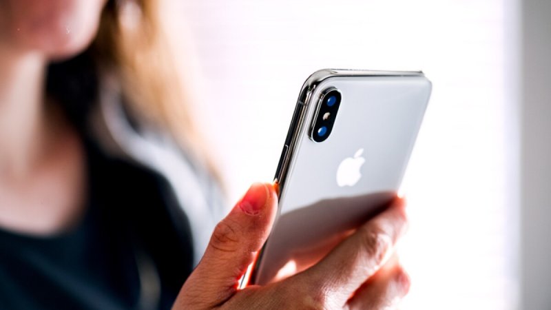 5 Ways to Tell If Your Phone Is Being Spied On – And What You Can Do