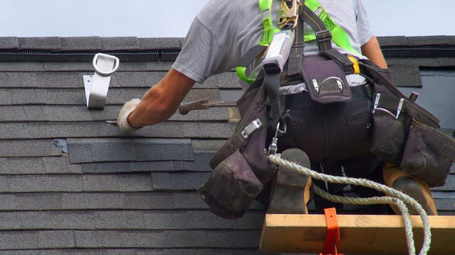 Signs That You Are In Need of Professional Roofing Services