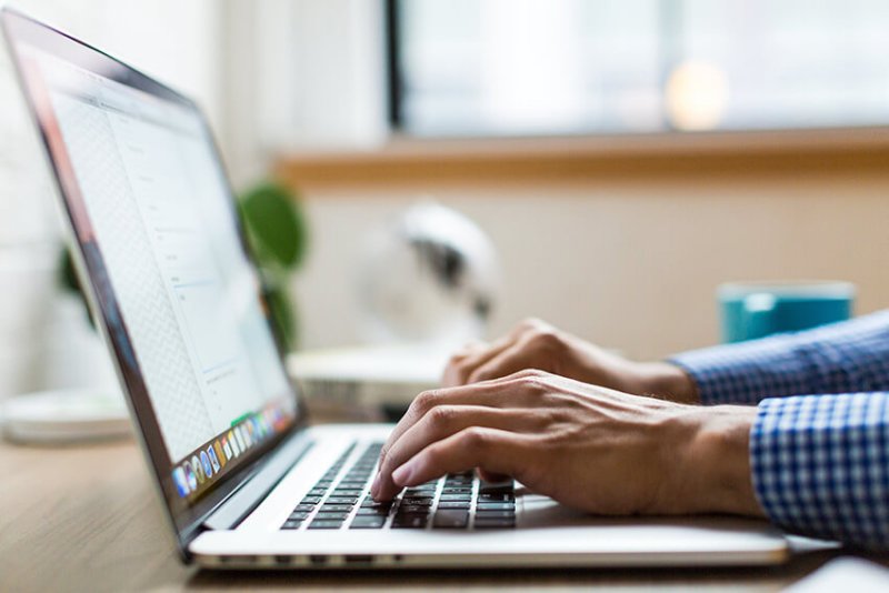 How to Use Guest Posts to Establish Your Professional Credibility