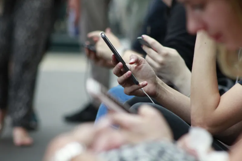 The Smartphone Revolution: How Mobile Technology is Changing the Way We Live