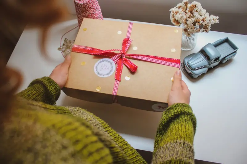 Beyond the Box: How Subscription Gifts Are Redefining Remote Work Culture