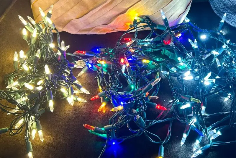 Illuminating the Holidays: A Professional Analysis of Traditional Christmas LEDs vs. Contemporary Lighting