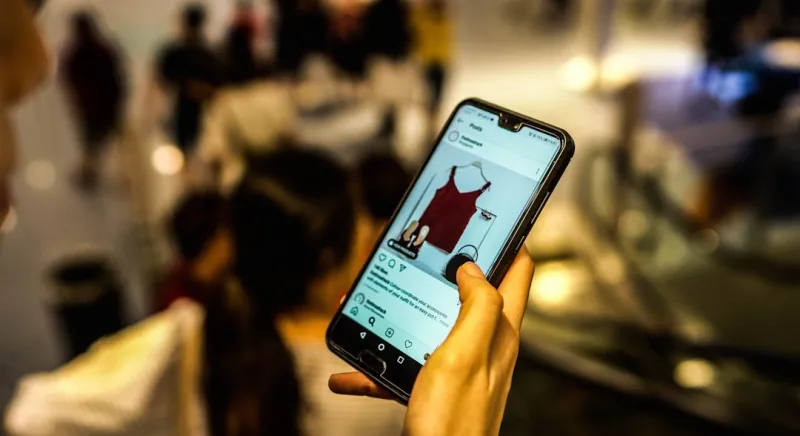 The Intersection of Fashion and Technology: How Online Shopping is Revolutionizing the Industry