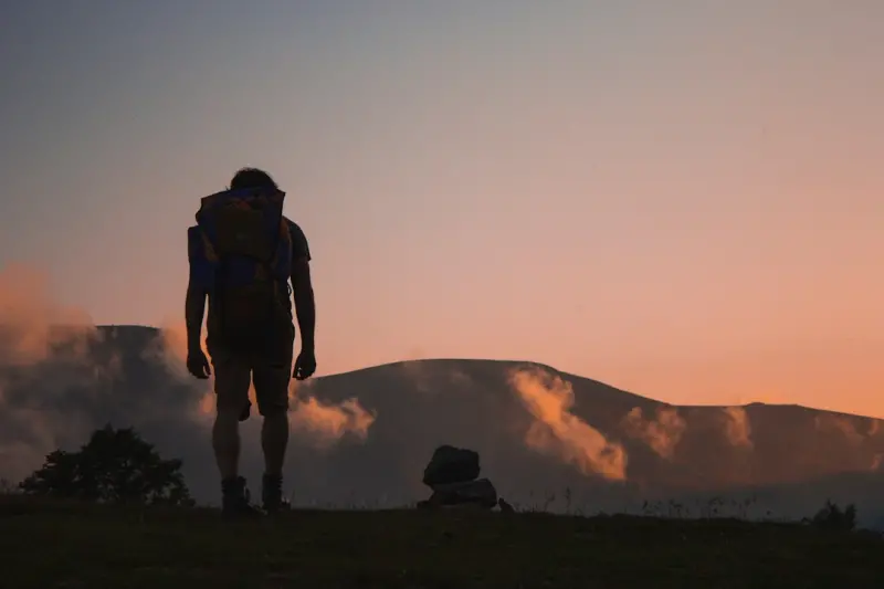 Solo Night Hiking: Finding Rhythm Under the Stars