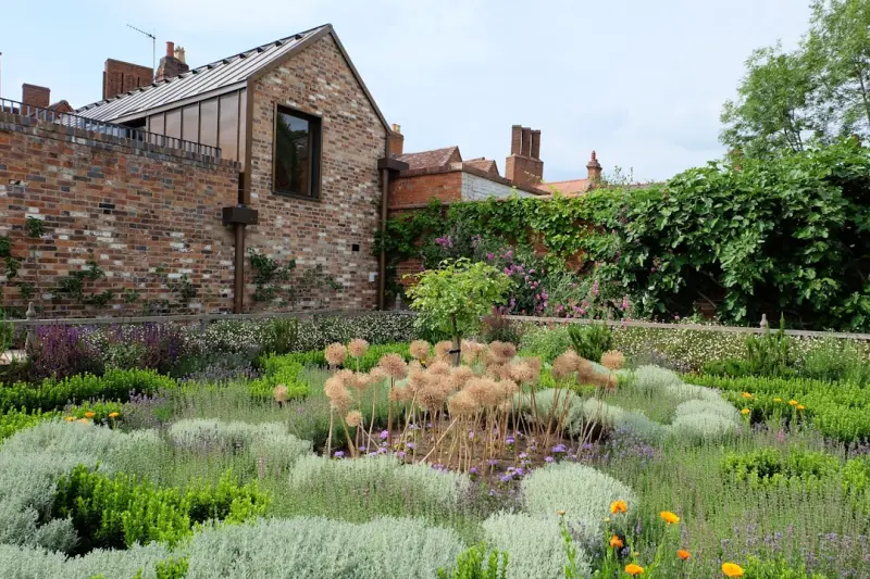 Scented Seasons: Curating a Multi‑Sensory Garden That Feeds the Soul Scented Seasons: Curating a Multi‑Sensory Garden That Feeds the Soul