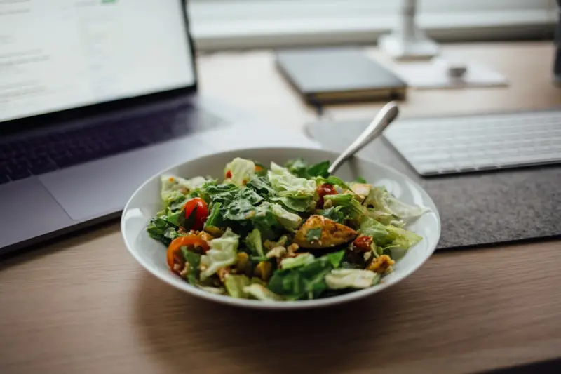 Why Your Office Should Prioritize Nutrient-Rich Lunches Over Snack Boxes