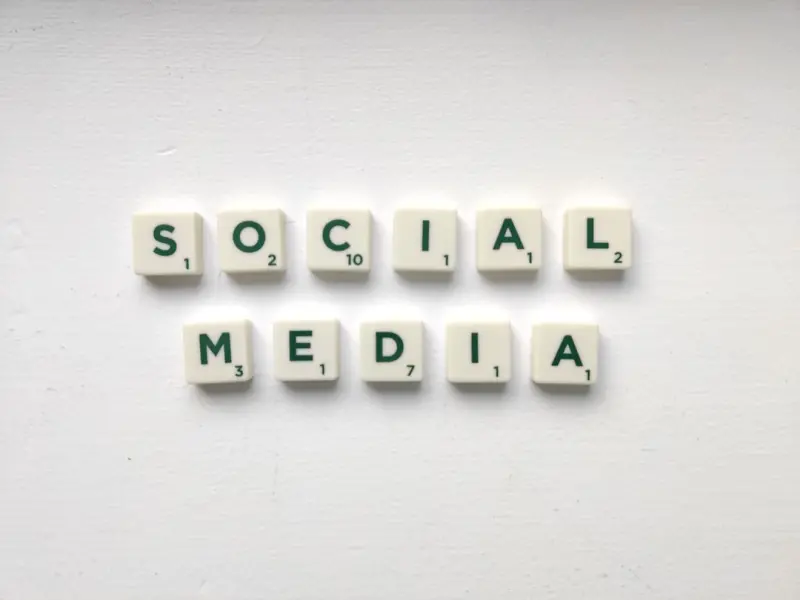Cultivating Collaborative Social Media: Micro‑Communities, Listening, and Employee Advocacy