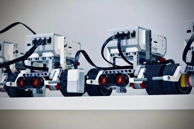 Industrial Innovation: Modular Robotics, Sustainable Alloys, IoT Maintenance, and Circular Supply Chains