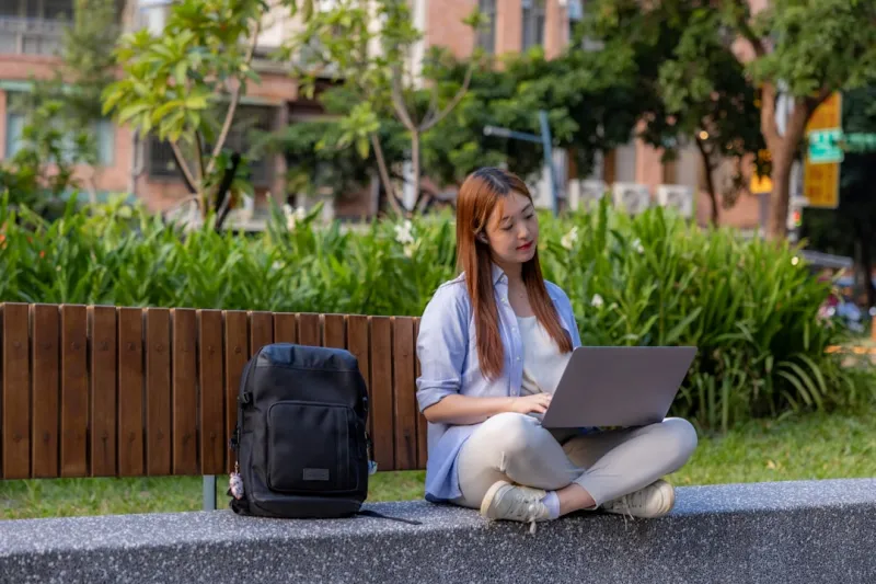 Embracing the Digital Nomad Lifestyle: How Technology is Changing the Way We Travel