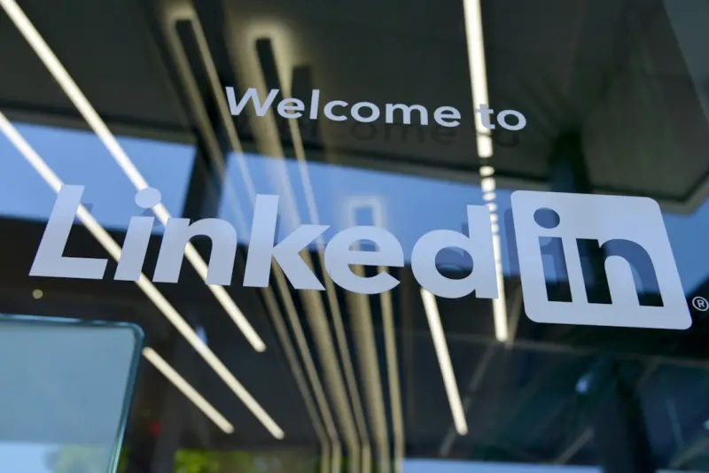 LinkedIn as a SaaS Growth Engine: Community, Storytelling, and Data‑Driven Outreach