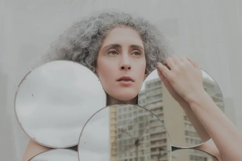 Beyond the Mirror: How AR and AI are Redefining Beauty Rituals