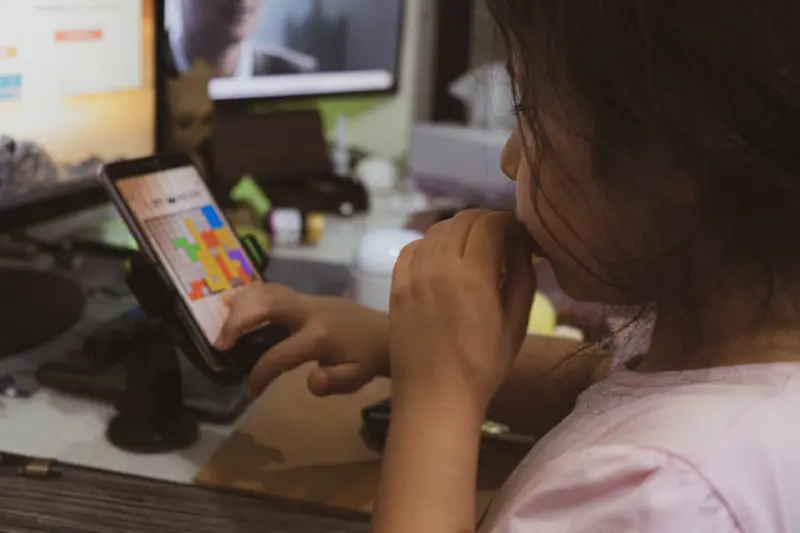 Smart Wearables & Community Networks for Kid Safety